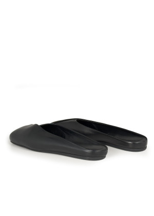 Мюли Vic Matie Square с асимметричным мысом и диагональной складкой черные